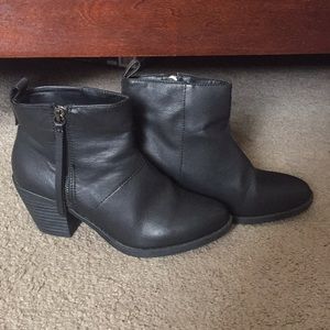 Size 7.5 Forever 21 heeled boots
